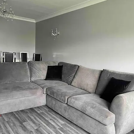 Modern And Stylish 2 Bed Apartment
